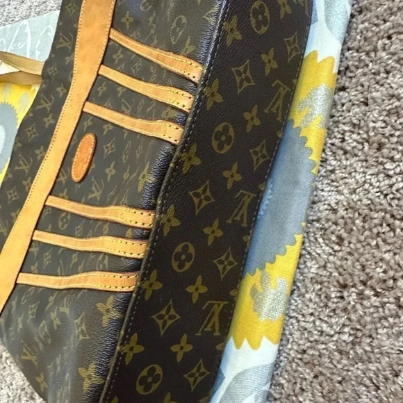 Louis Vuitton large should tote bag - Picture 2 of 16